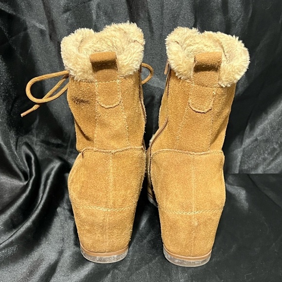 Baretraps- Women’s Brown Wedge Leather/Faux Fur Boots Sz 8.5 - Picture 4 of 10